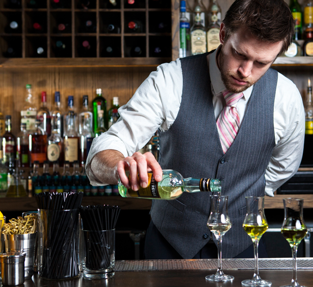 Photo of a bar tender mixing an alcoholic drink. - Bar Tavern Insurance – Nightclub Insurance – Bar Tavern - Nightclub